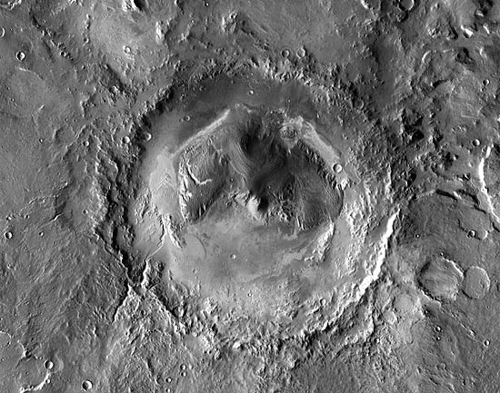 Imagem da cratera Gale, para onde será enviado o jipe Curiosity; pesquisa vai buscar vida microbiana