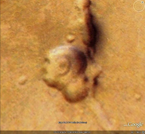 Italiano identifica rosto de Mahatma Gandhi na superfície de Marte por meio do Google Mars, novo serviço on-line