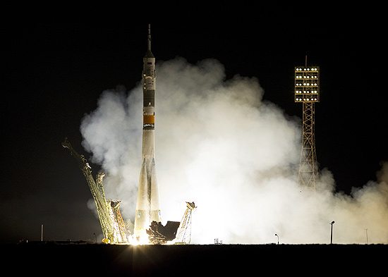 Nave russa Soyuz decolou do cosmódromo de Baikonur, no Cazaquistão, rumo à estação espacial