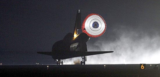 Ônibus espacial Endeavour aterrissa na Flórida em fevereiro de 2010; última viagem será nesta sexta-feira