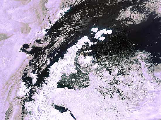 Península antártica tem aproximadamente mil quilômetros de extensão; foto foi tirada pelo satélite europeu da ESA