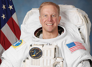 Nasa avalia se astronauta Timothy Kopra, que se acidentou com uma bicicleta, poderá integrar voo do Discovery