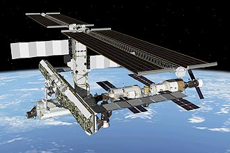 Mudança da órbita da Estação Espacial Internacional ocorreu para garantir engate de dois voos nos próximos dois meses