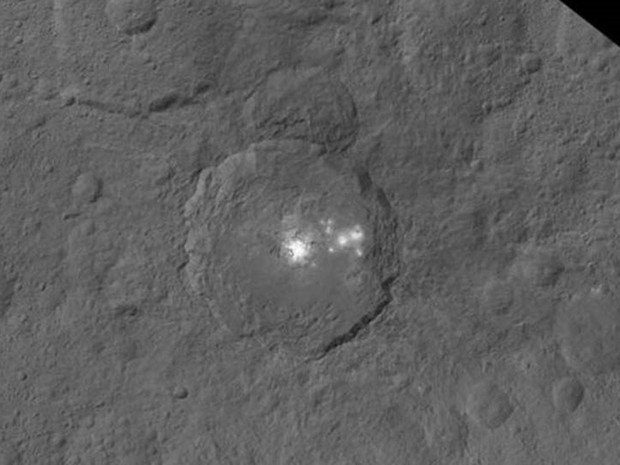 Câmera da sonda Dawn identificou cerca de 130 focos brilhantes em Ceres  (Foto: NASA/JPL-Caltech/UCLA/MPS/DLR/IDA)