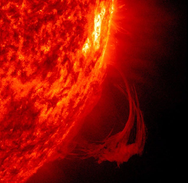 Um longo arco de plasma é liberado do Sol durante tempestade magnética registrada entre 10 e 16 de julho deste ano. (Foto: Solar Dynamics Observation/Nasa)