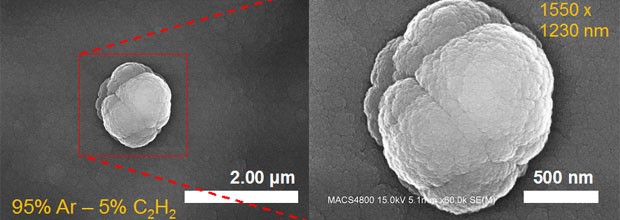 Imagem feita com a ajuda de microscópio eletrônico de varredura mostra simulação com nanogrãos agregados (Foto: Nasa/Ames/Farid Salama)