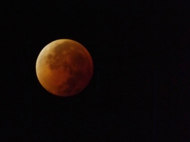 Walcimar Júnior acordou às 2h30 desta terça-feira (15) para acompanhar o eclipse lunar (Foto: Walcimar Júnior/Arquivo pessoal)